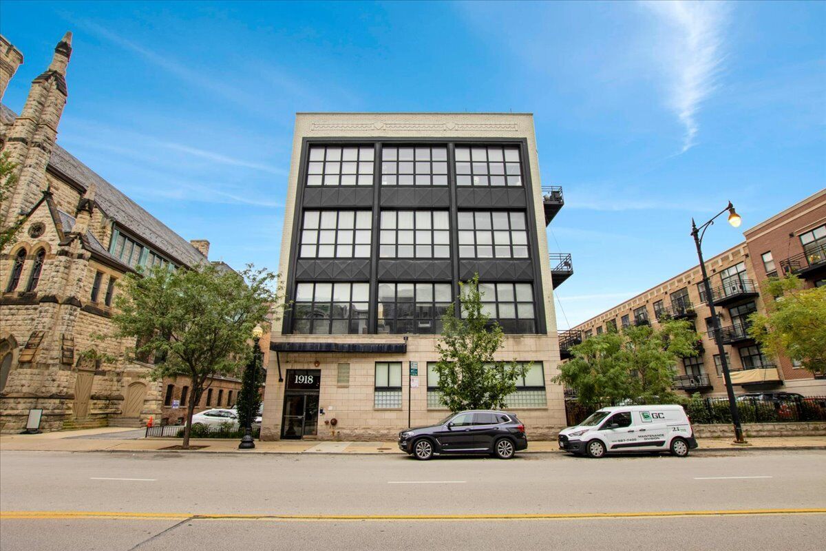 Property Photo: 1918 S Michigan Avenue 207 IL 60616