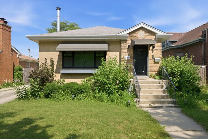 Property Photo: 940 N Oak Park Avenue IL 60302