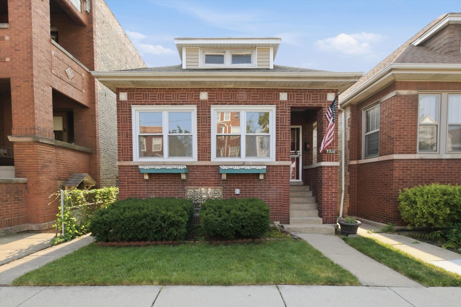 Property Photo:  3316 N Ridgeway Avenue  IL 60618 