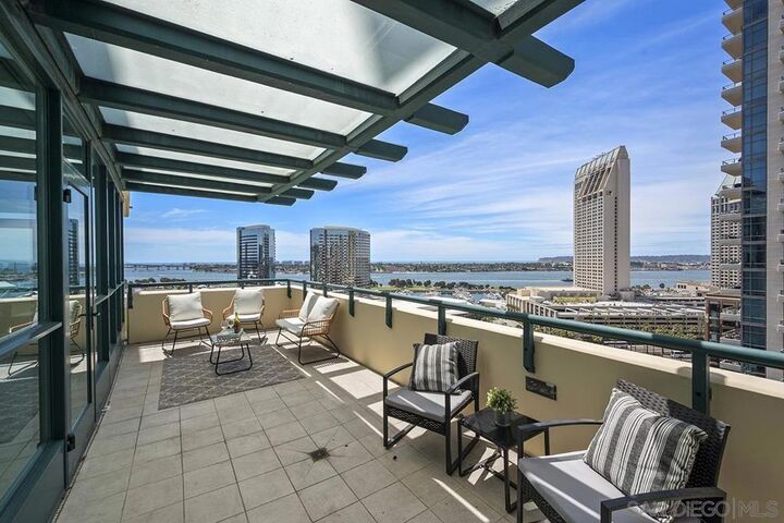 Property Photo:  555 Front Street 1803  CA 92101 