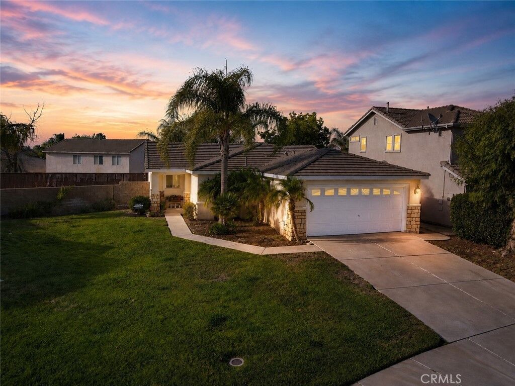 Property Photo:  26766 Mountain Glen  CA 92584 