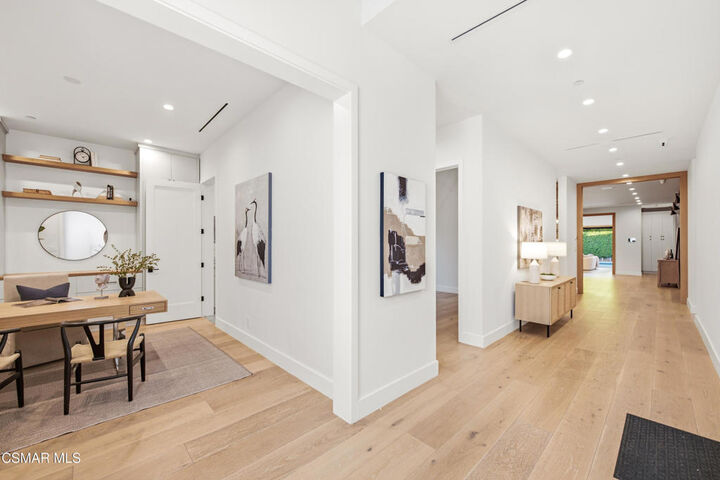 Property Photo:  5444 Murietta Avenue  CA 91401 