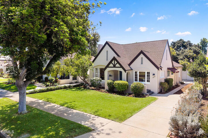 Property Photo:  2005 Le Droit Drive  CA 91030 