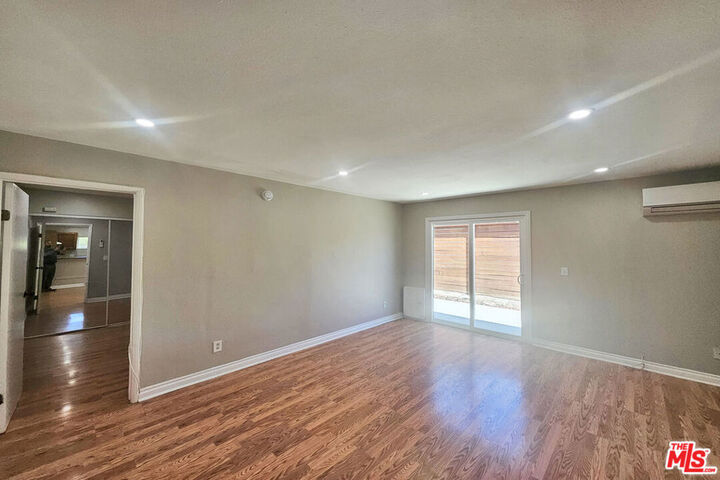 Property Photo:  6946 1/2 Jellico Avenue  CA 91406 