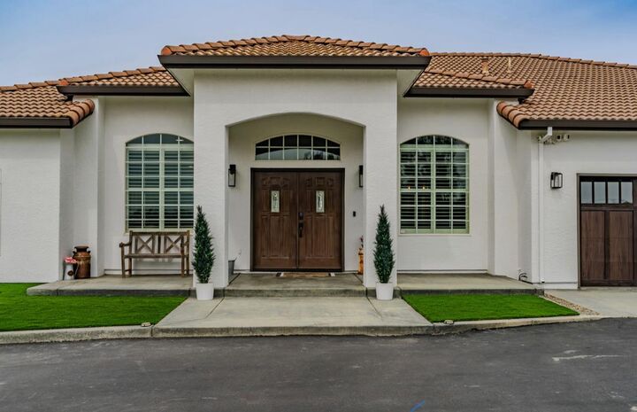 Property Photo:  5600 Ferseyna Way  CA 95252 