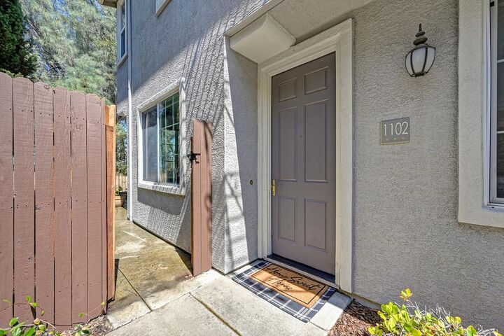 Property Photo: 1102 Ferry Circle CA 95630