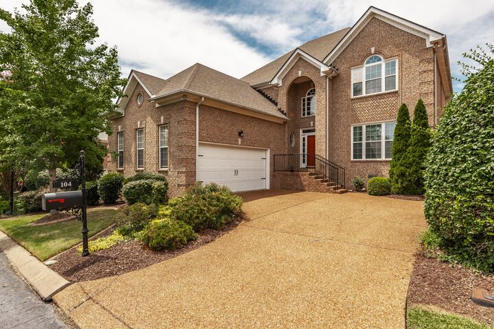 Property Photo:  104 Newport Cir  TN 37075 