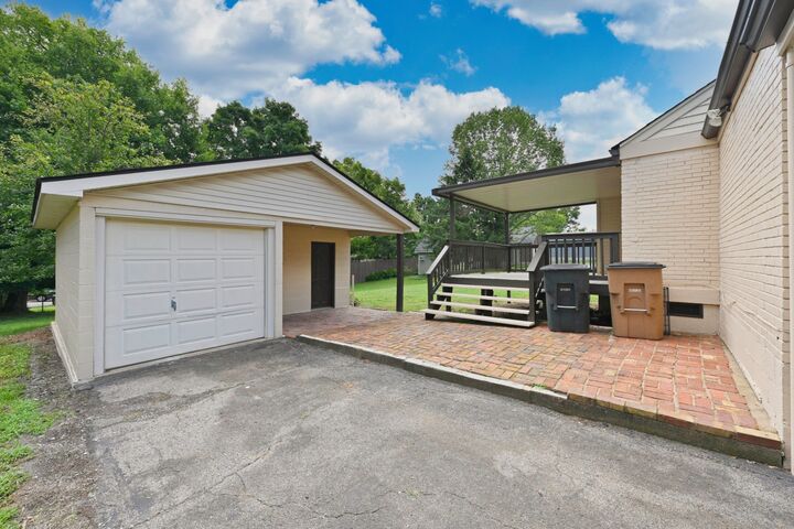 Property Photo: 2213 Ridgecrest Dr TN 37216