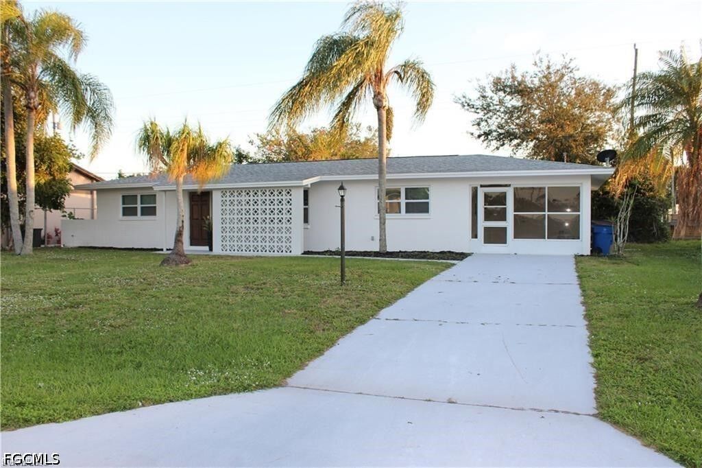 Property Photo:  1322 Farmdale Street  FL 33936 