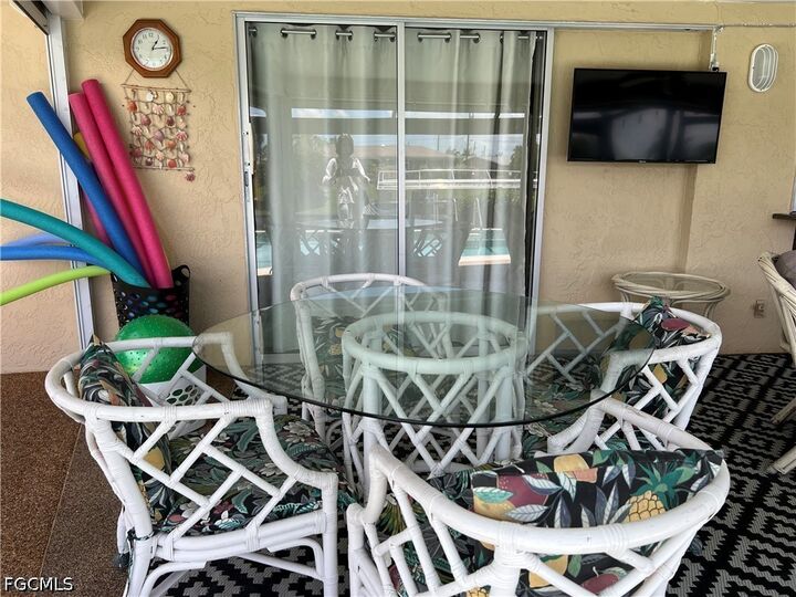 Property Photo:  1124 SE 29th Street  FL 33904 