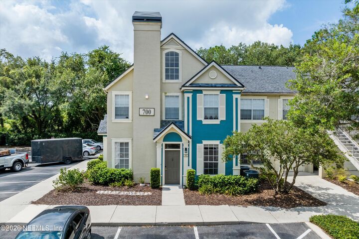 Property Photo:  13700 Richmond Park Drive N 701  FL 32224 