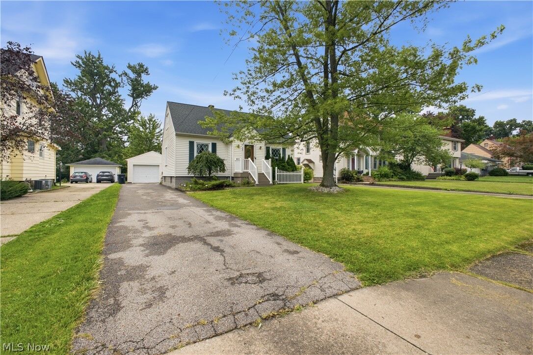 Property Photo:  187 Trumbull Avenue SE  OH 44483 