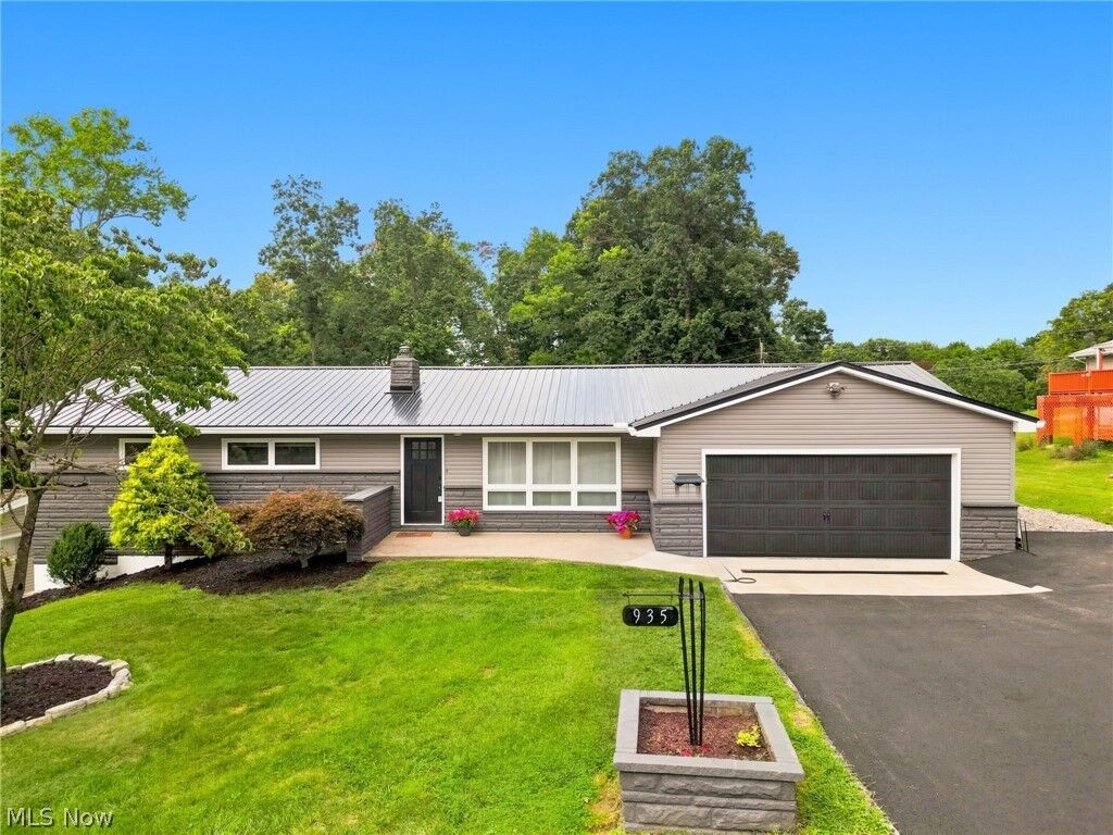 Property Photo: 935 Blossom Lane OH 43701