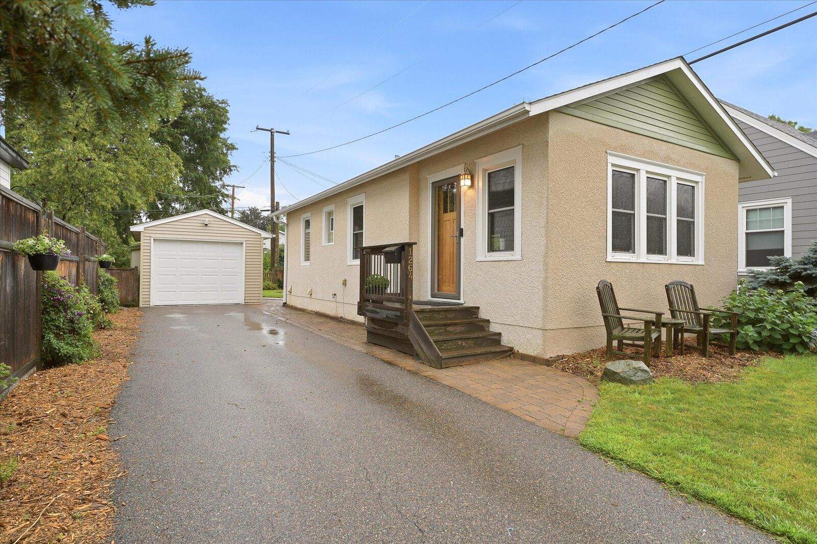 Property Photo: 1264 Hoyt Avenue W MN 55108