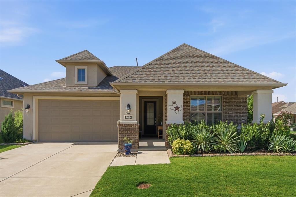 Property Photo:  12621 Gritstone Drive  TX 76207 
