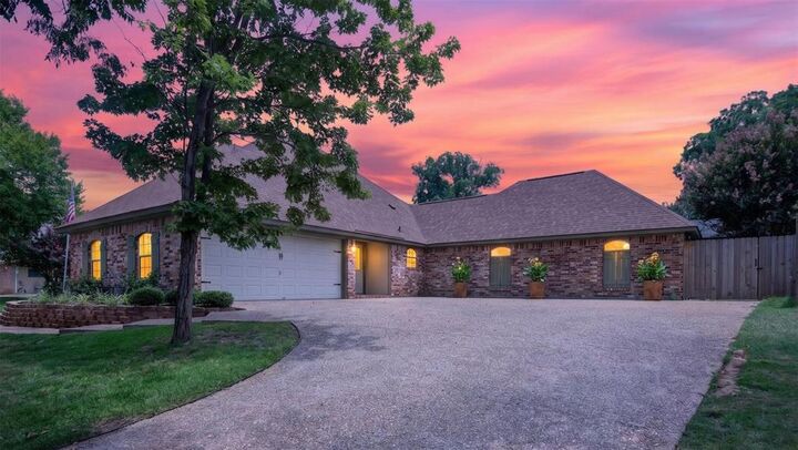 Property Photo:  2104 Ashley Wilkes Drive  LA 71112 