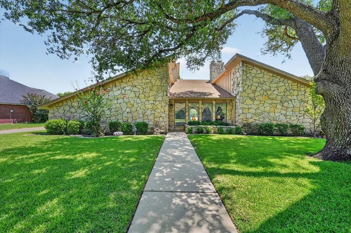 Property Photo: 4001 Snow Creek Drive TX 76008