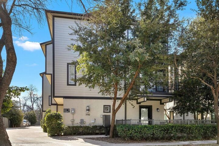 Property Photo: 5930 Hudson Street 9 TX 75206
