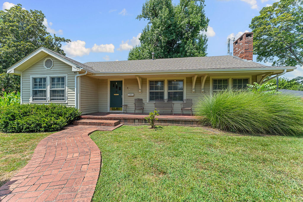 Property Photo:  607 NW Jefferson Street  AR 72712 