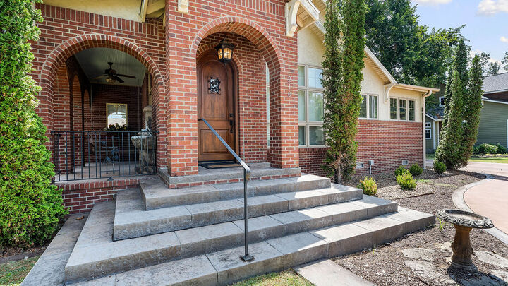 Property Photo:  210 NW F Street  AR 72712 