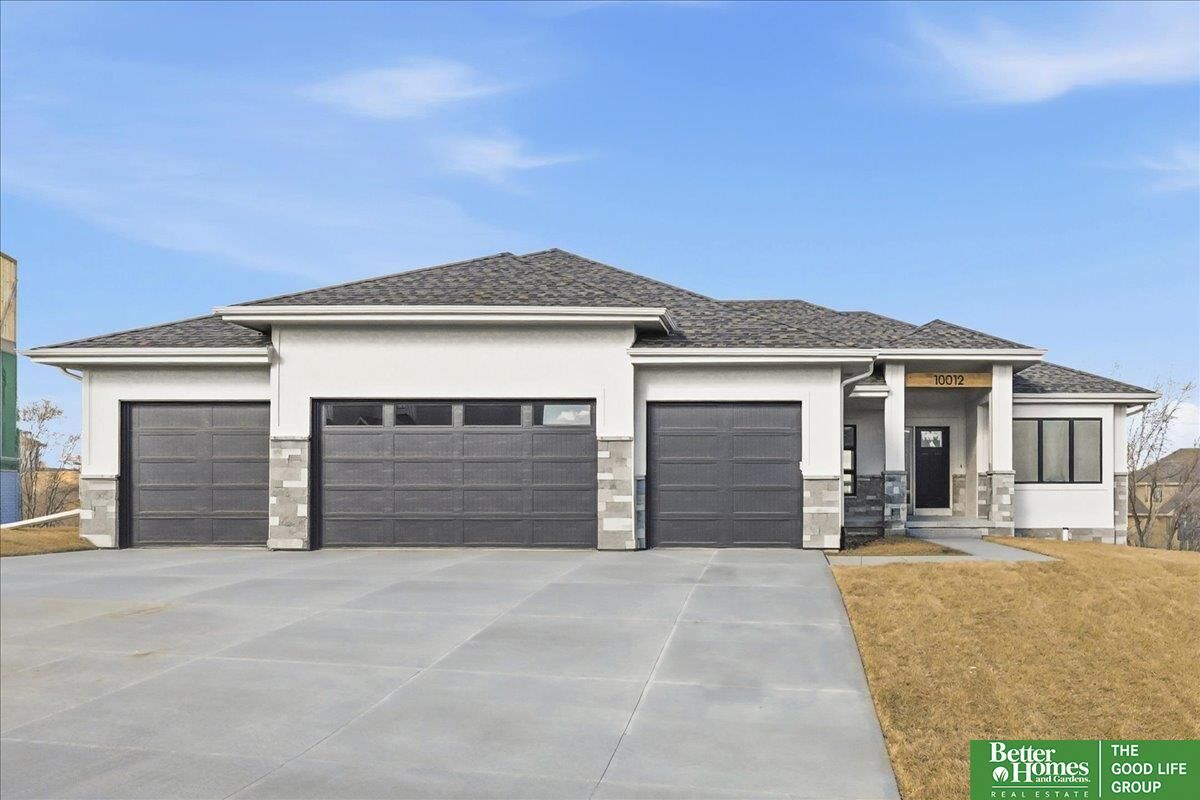Property Photo: 5820 N 213th Avenue NE 68022