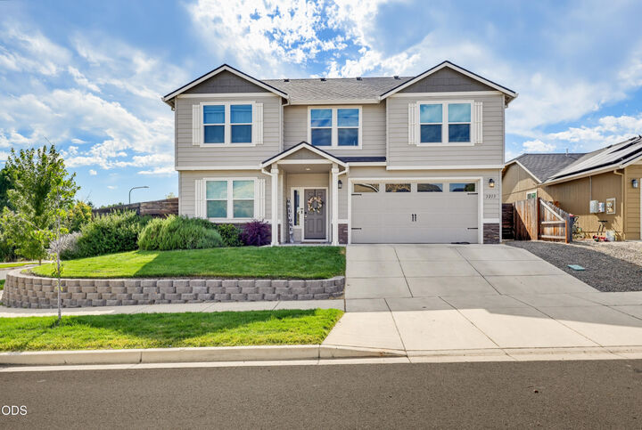 Property Photo: 3215 McCloud Street OR 97504