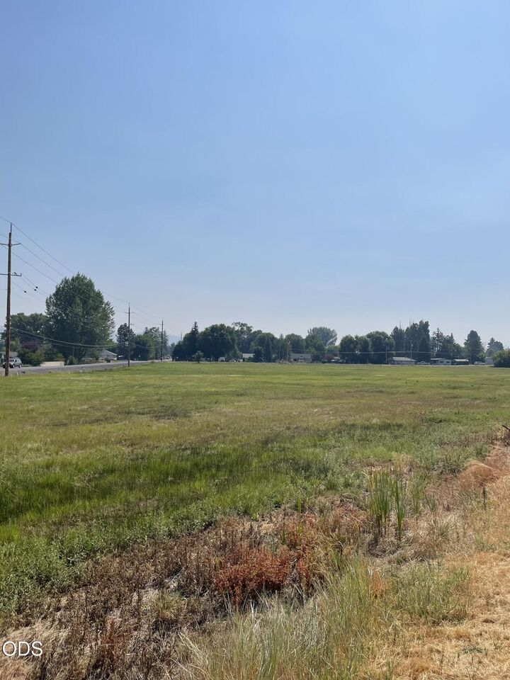 Property Photo: Anderson Street 100 & 200 OR 97603