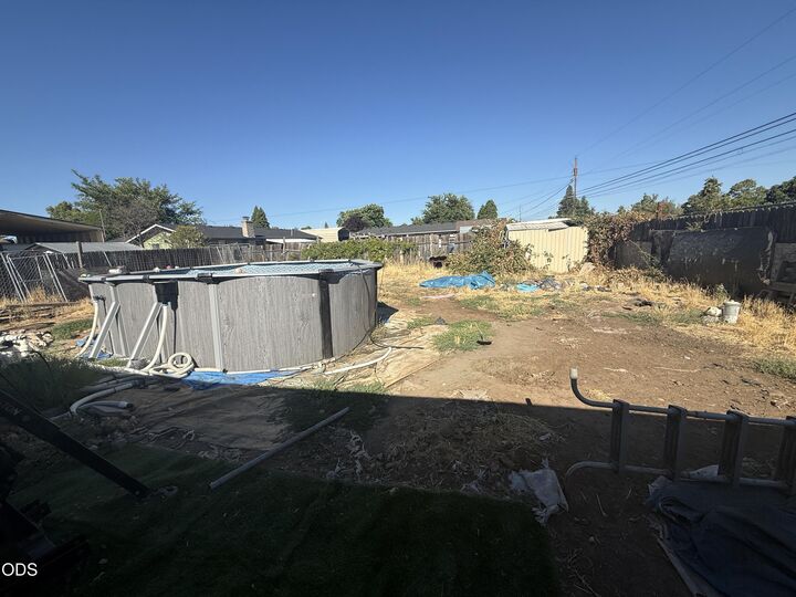 Property Photo: 7632 Gladstone Avenue OR 97503