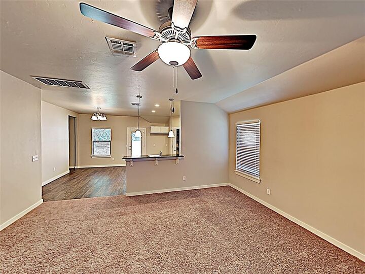 Property Photo: 1045 Creekside Drive OK 73020