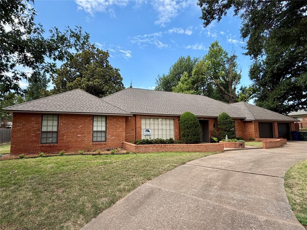 Property Photo:  115 Maple Lane  OK 73018 