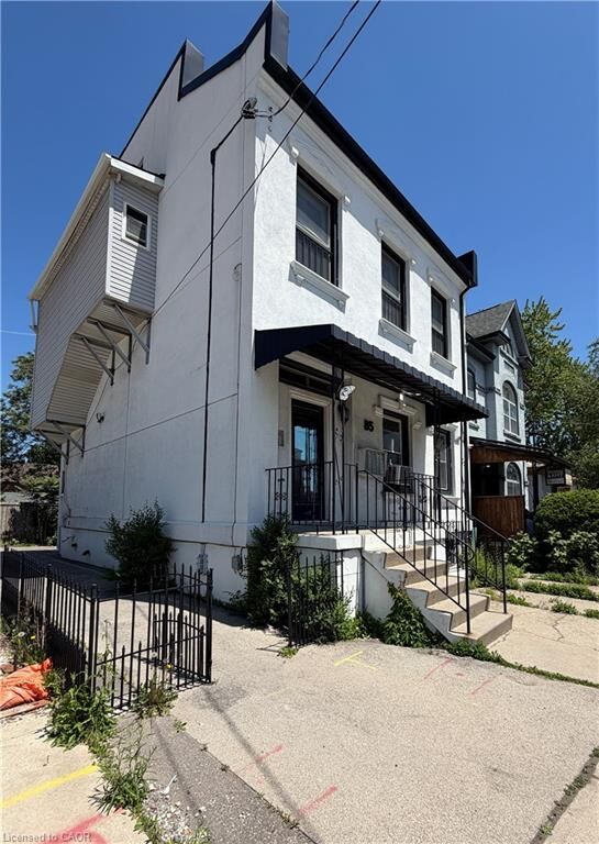 Property Photo:  85 Wilson Street 3  ON L0R 1C7 
