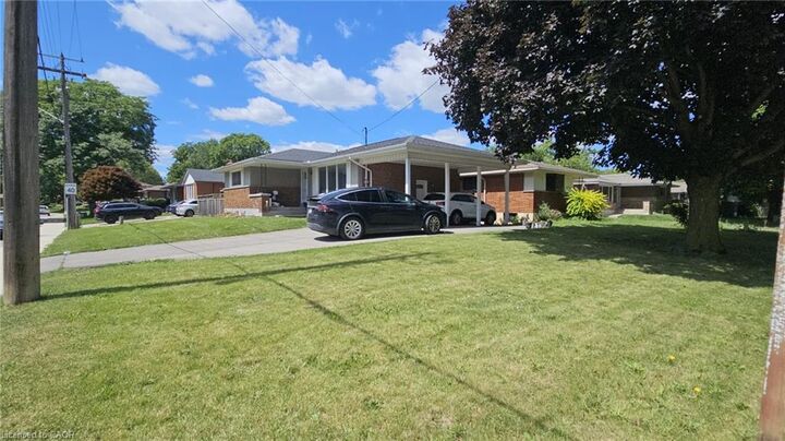 Property Photo:  98 Lynbrook Drive Upper  ON L9C 2K9 