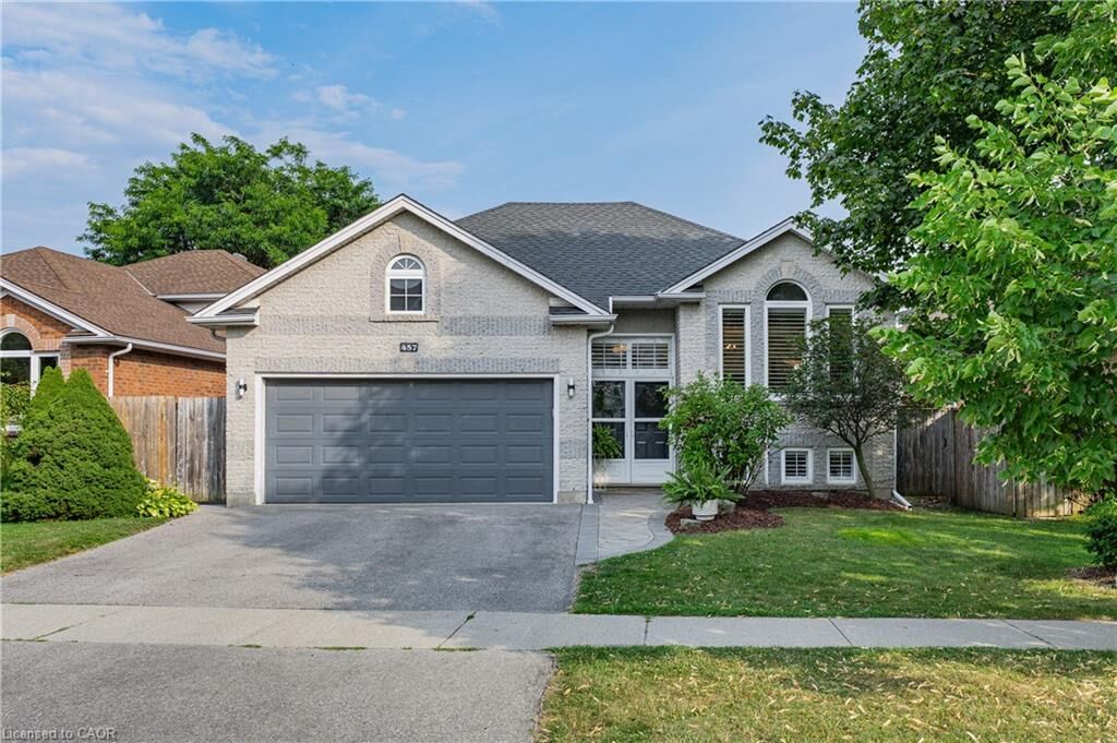 Property Photo:  457 Eastbridge Boulevard  ON N2K 3Y4 