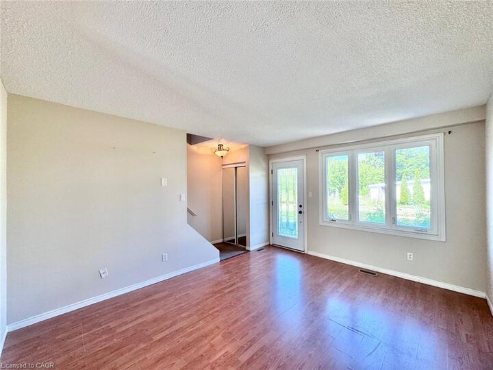 Property Photo:  327 Montrose Street S 319  ON N3H 2J4 