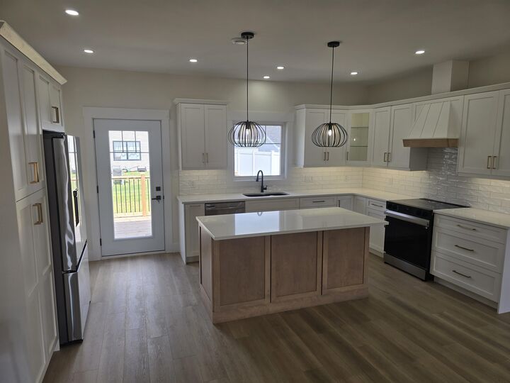 Property Photo:  75 Kingsburgh Avenue  PE C1E 3S2 