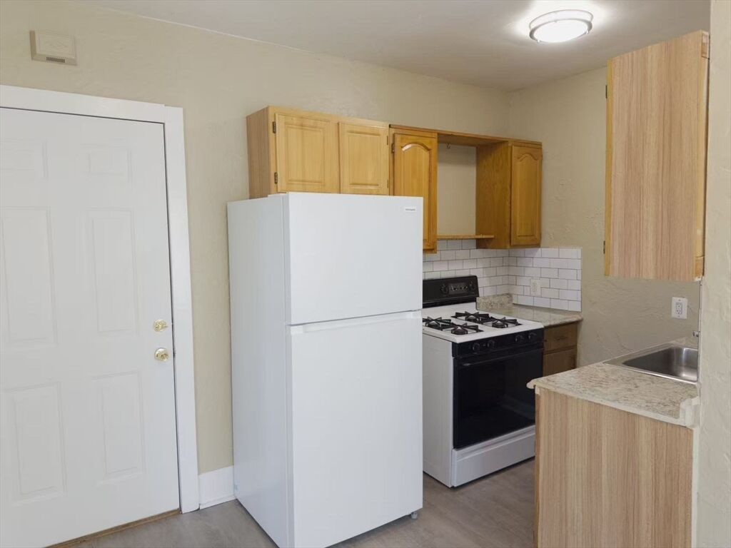 Property Photo: 25 Oakland Ave 2F MA 02149