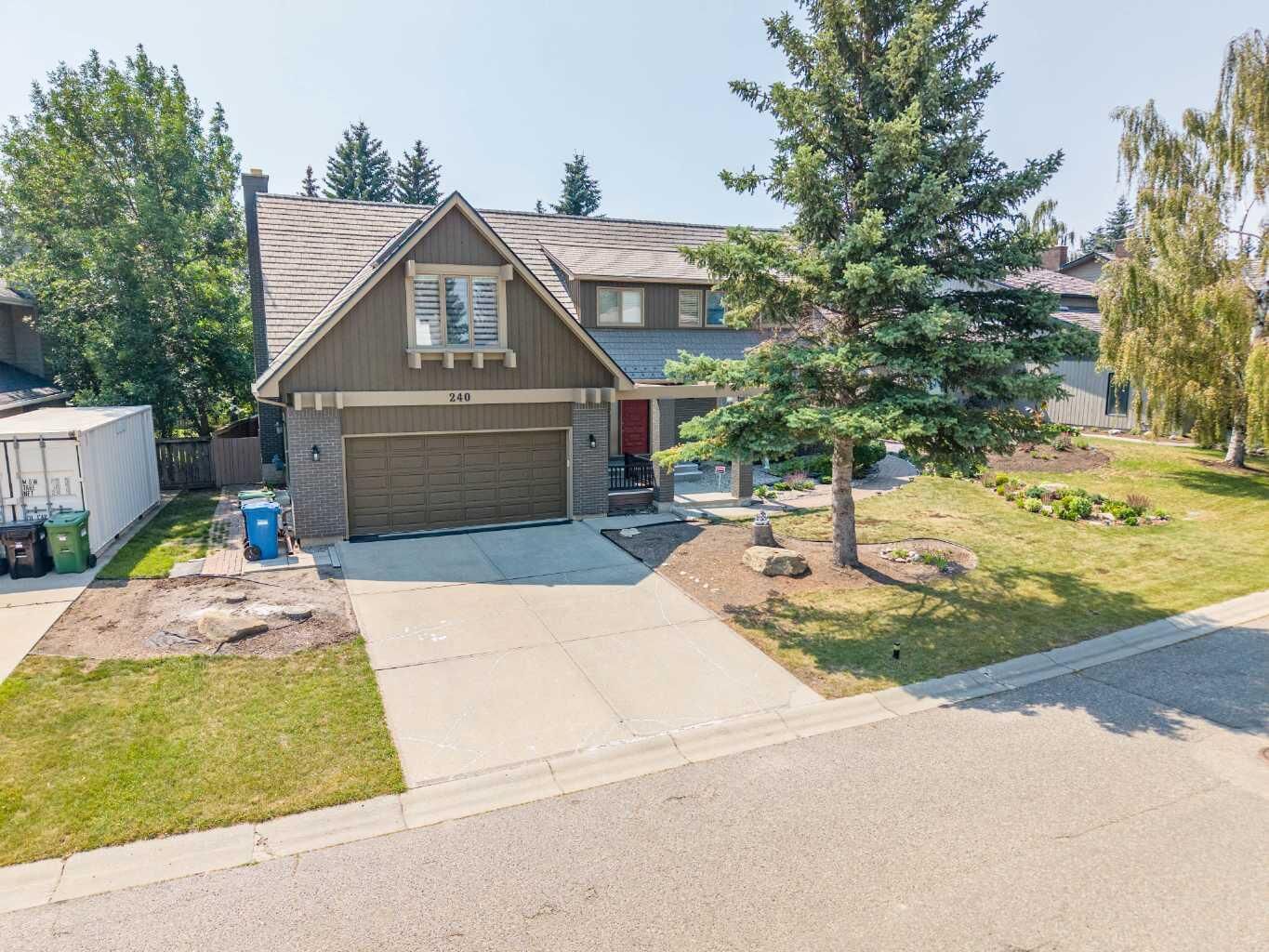 Property Photo: 240 Canterville Drive SW AB T2W 3X2