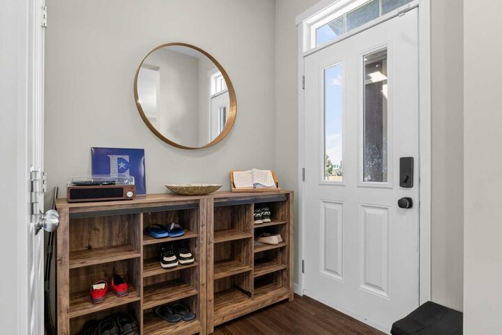 Property Photo:  213 Mahogany Heights SE  AB T3M 0X7 