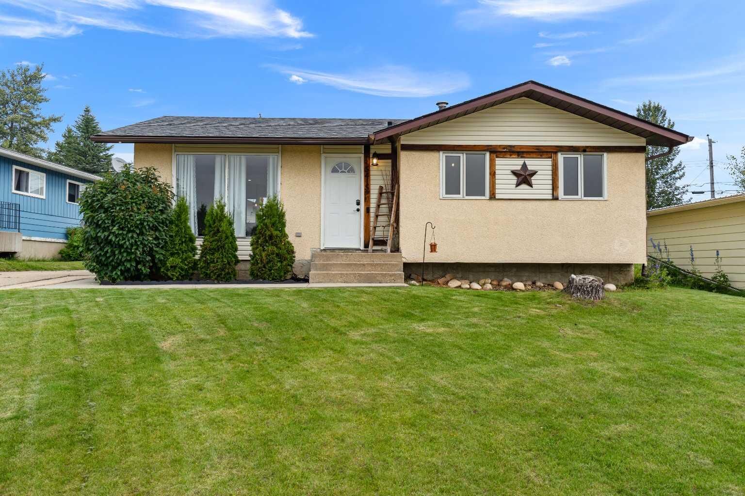 Property Photo: 5415 Willock Crescent AB T0G 2C0