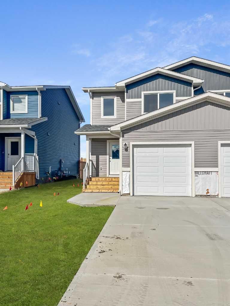 Property Photo:  9436 113 Avenue D  AB T8X 0T2 