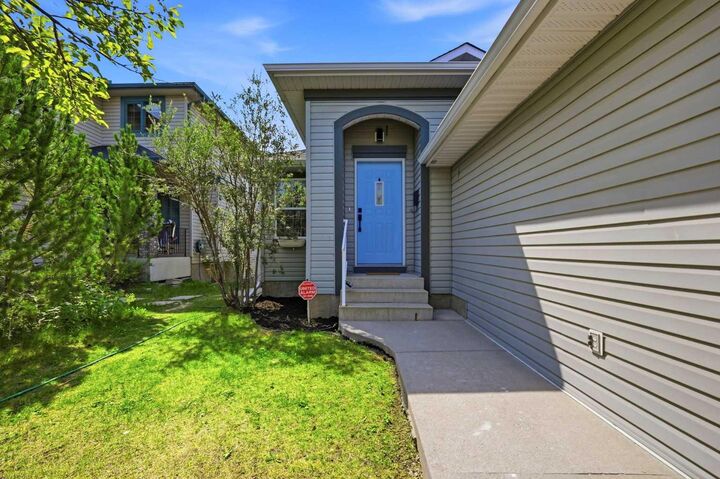 Property Photo: 47 Citadel Ridge Close NW AB T3G 4V4