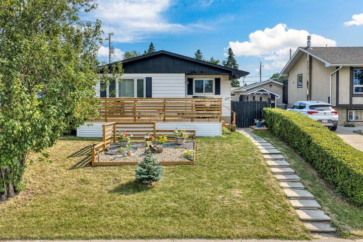 Property Photo: 4123 30 Avenue SE AB T2B 0H3