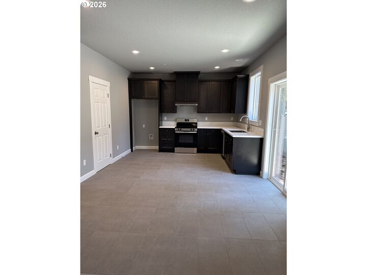 Property Photo:  4837 SE 118th Pl  OR 97266 