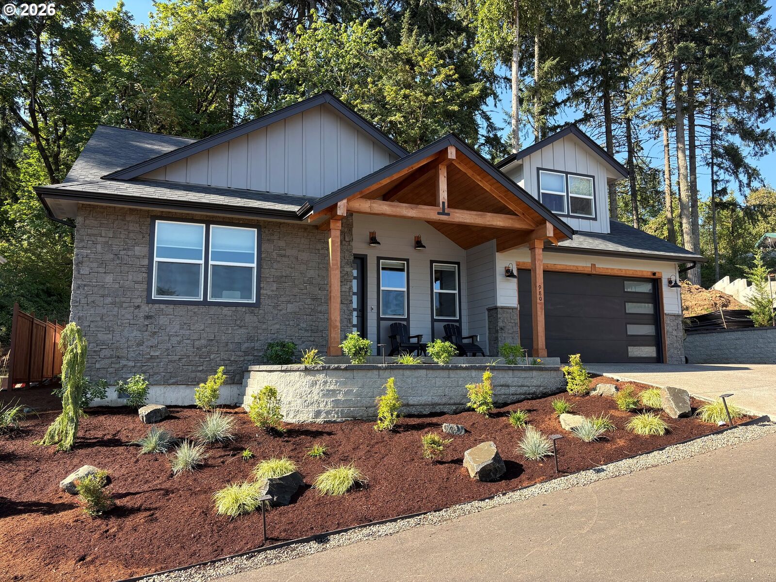 Property Photo:  980 S 66th Pl  OR 97478 