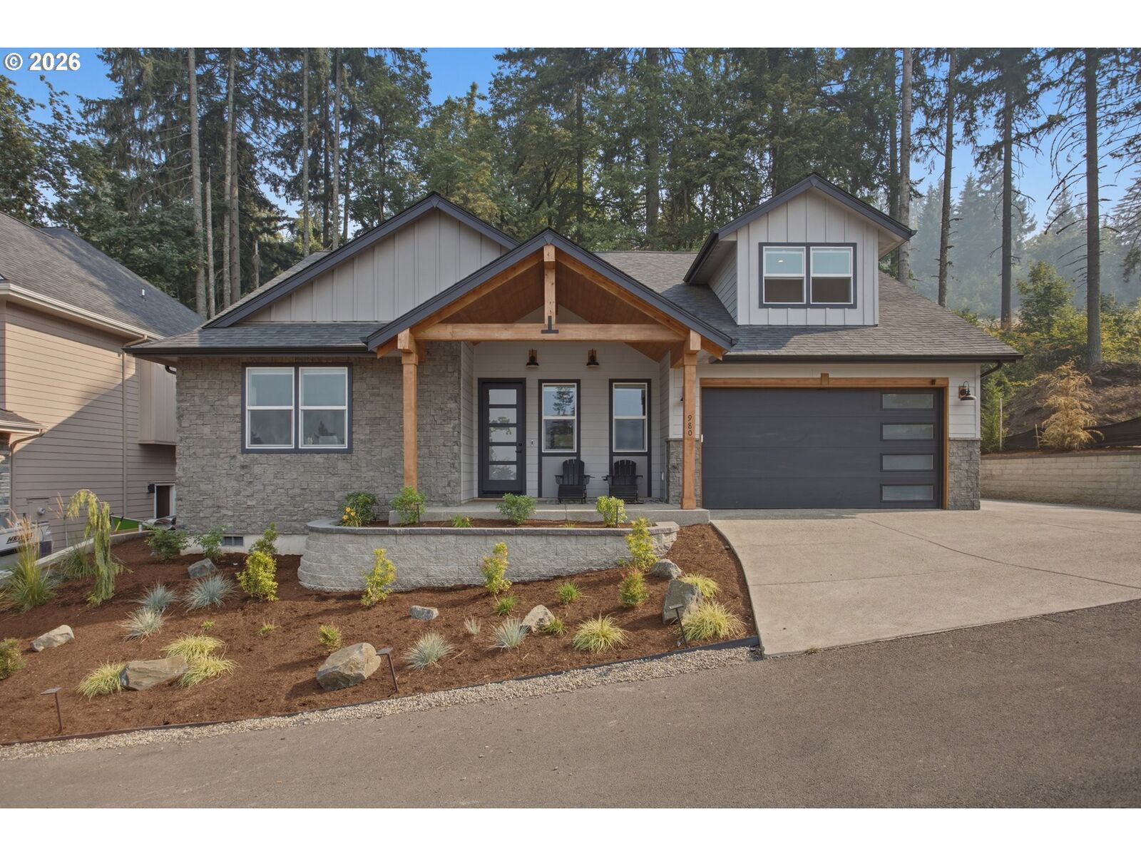 Property Photo: 980 S 66th Pl OR 97478