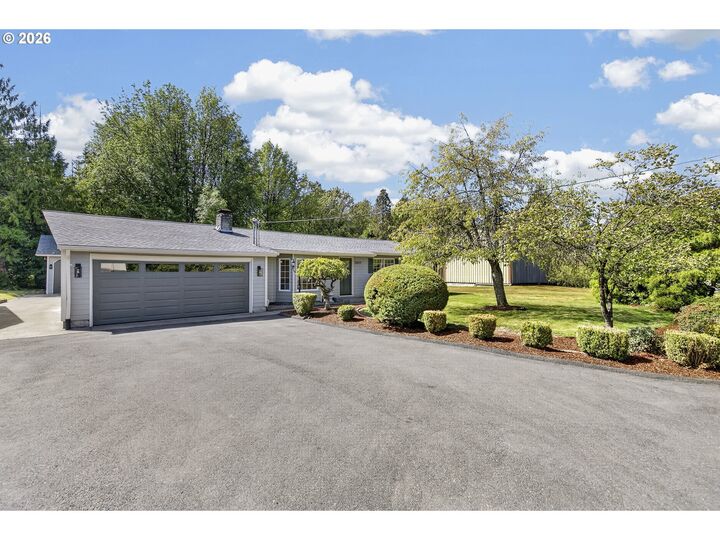Property Photo: 2839 Parkview Dr WA 98632
