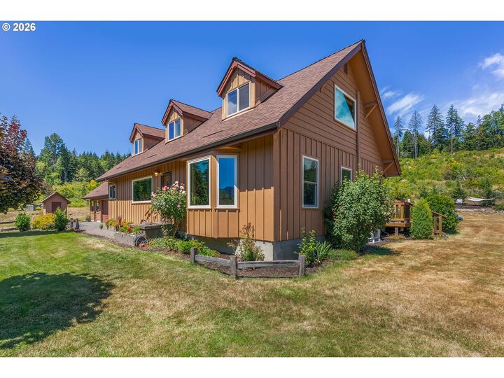 Property Photo:  2401 Loop Rd  WA 98648 