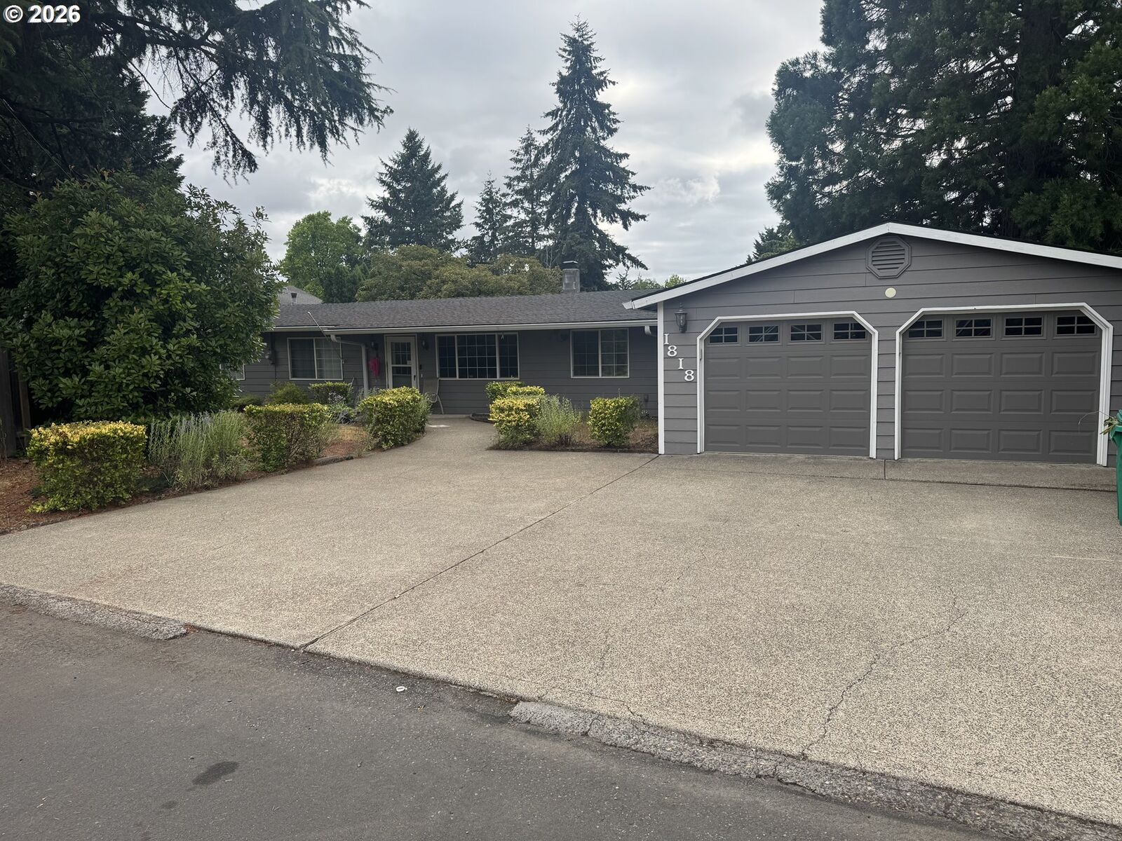 Property Photo: 1818 SE 14th Pl OR 97216