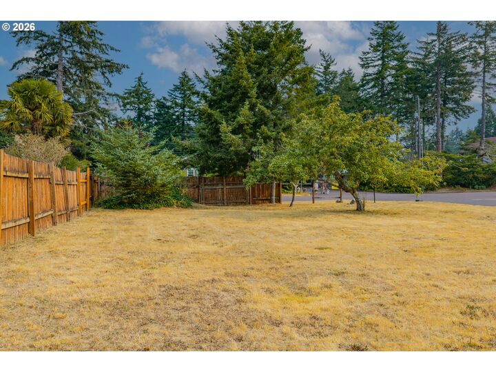 Property Photo:  10 Tamarack  OR 97439 