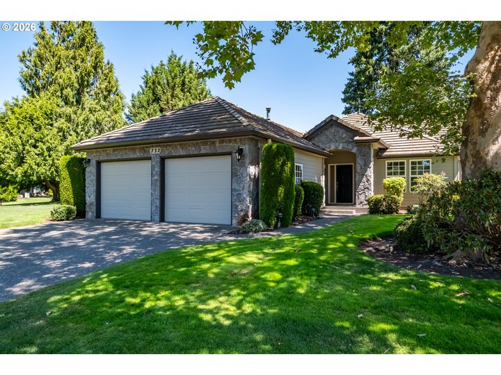 Property Photo: 732 Castle Pines Dr N OR 97303